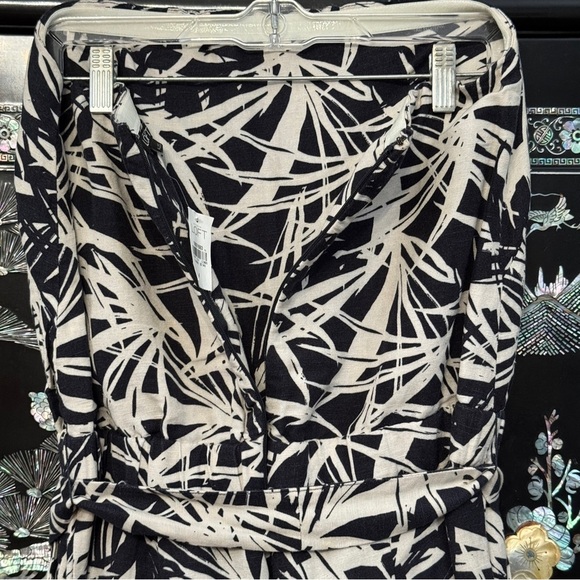 LOFT Strapless Linen Blend Palm Leaf Print Jumpsuit Black Beige Size 4 - Picture 3 of 8